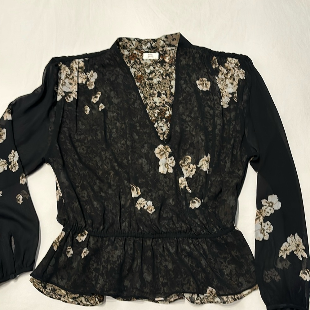 Aritzia/little moon vneck, peplum waist. Size medium